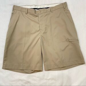 Alan Flusser Golf mens khaki 10” inseam shorts Waist size 40, flat front‌‌